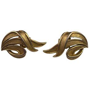 Crown Trifari Womens Gold Tone Metal Clip-On Earrings Vintage Swirl Leaf Design